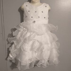 🥳🎉 HOST PICK 🥳🎉       White Ruffle Dress With Rhinestones Size 6